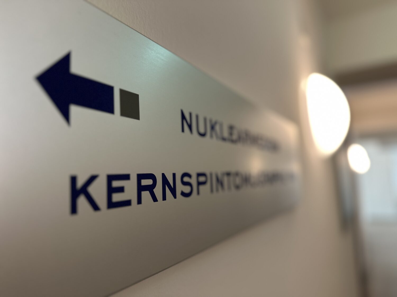 Radiologie Mühleninsel, NUK Landshut, Nuklearmedizin Schild