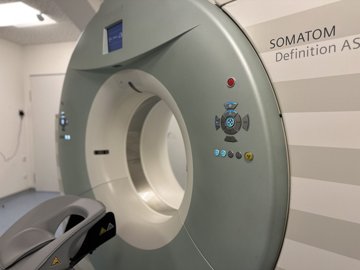 Radiologie Mühleninsel, Landshut, CT, Radiologie Mühleninsel, Landshut, CT, Computertomographie: Mit modernster, strahlungsarmer CT-Technik in Landshut, Dingolfing & Vilsbiburg. Schnelle Termine, erfahrene Fachärzte in Ihrer Radiologie Mühleninsel. Bild eines Somatom CT Geräts in grau