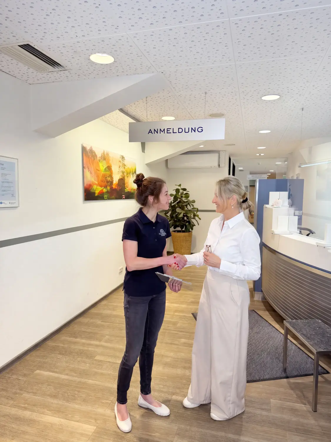MR-Angiographie Kopf & Hals Anmeldung einer Patientin in der Radiologie Mühleninsel